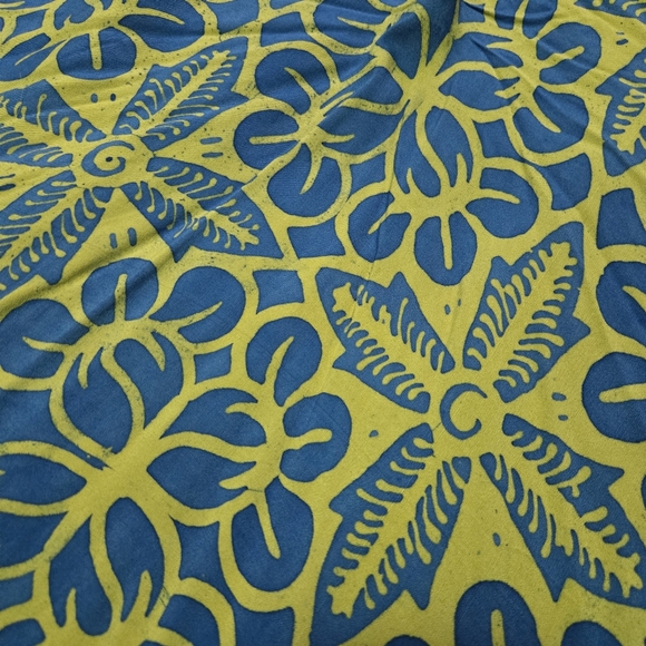 Gorgeous Batik Shawl - Picture 2 of 2